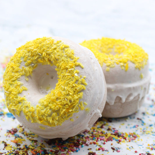 Make bath time that little bit more fun with our Donut Bath Bomb and Fizzer. The fizz on these is amazing and will bath times so exciting. The fresh, warm scent will fill your bath with a delightful smelling aroma. They are great for Christmas gifts, Birthday presents, Baby Shower Gifts and Pamper gift sets or why not just a treat for yourself.   We know they're tempting to eat, but please don't!!  Handmade and Cruelty-free